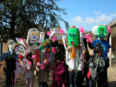 Rptitions pour le carnaval, dans la cour de l'cole